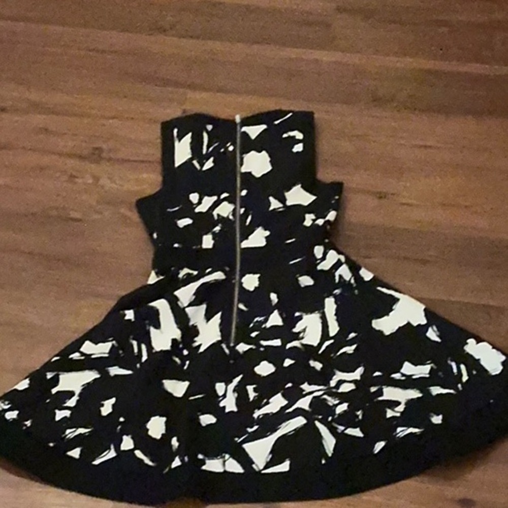 Bell Shaped dress by Banana Republic - Picture 8 of 8